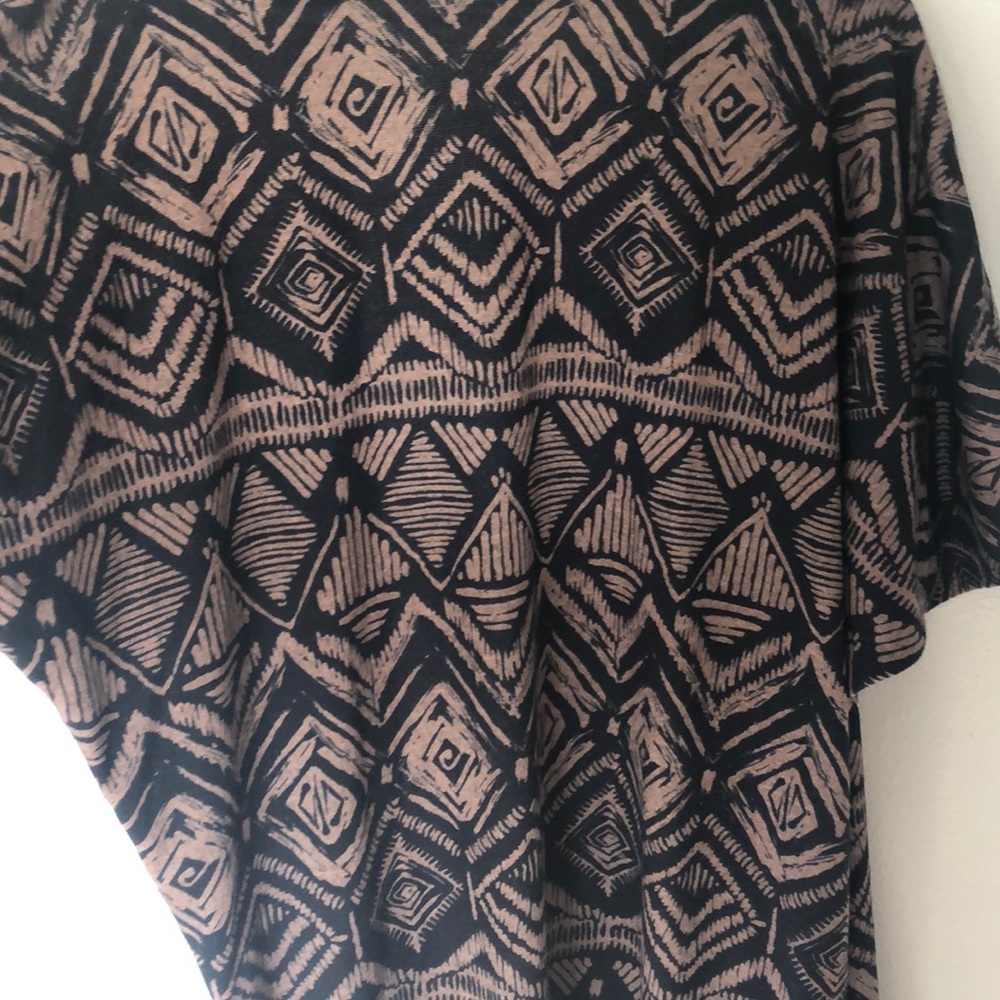 Aztec Print Shawl - Picture 4 of 5